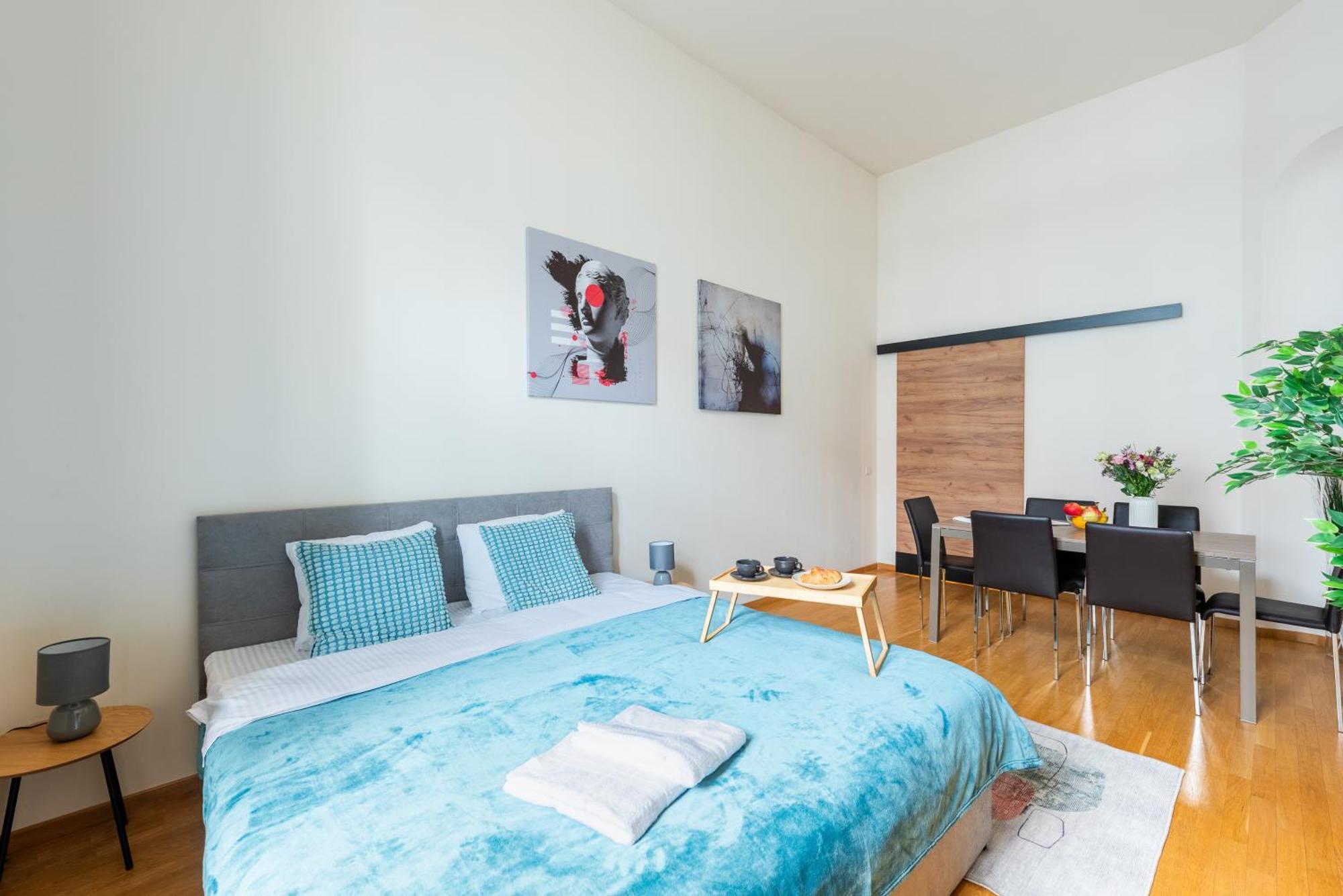 Spacious 3-bedrooms Near Karlin Square