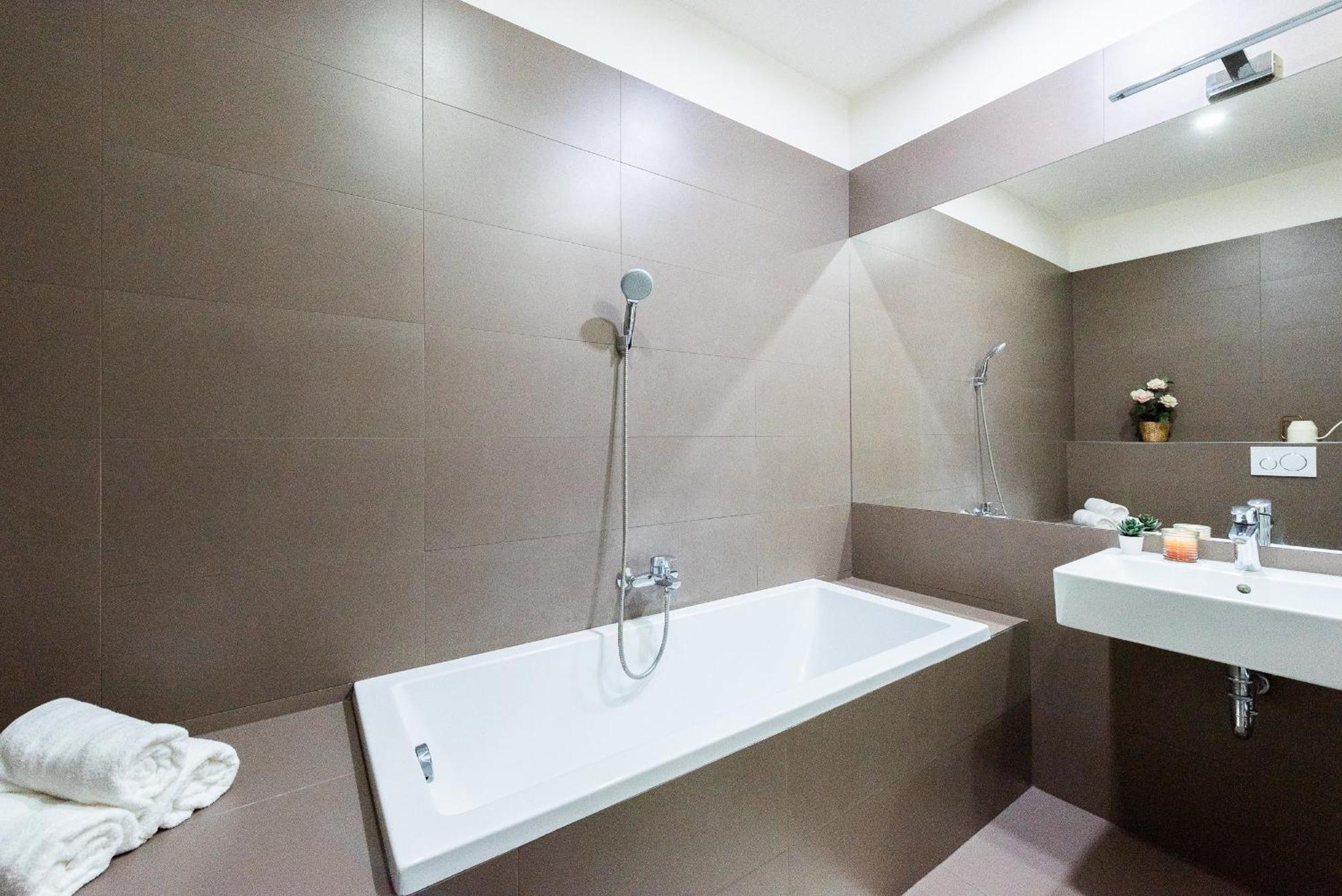 Appartamento Spacious 3-bedrooms Near Karlin Square *