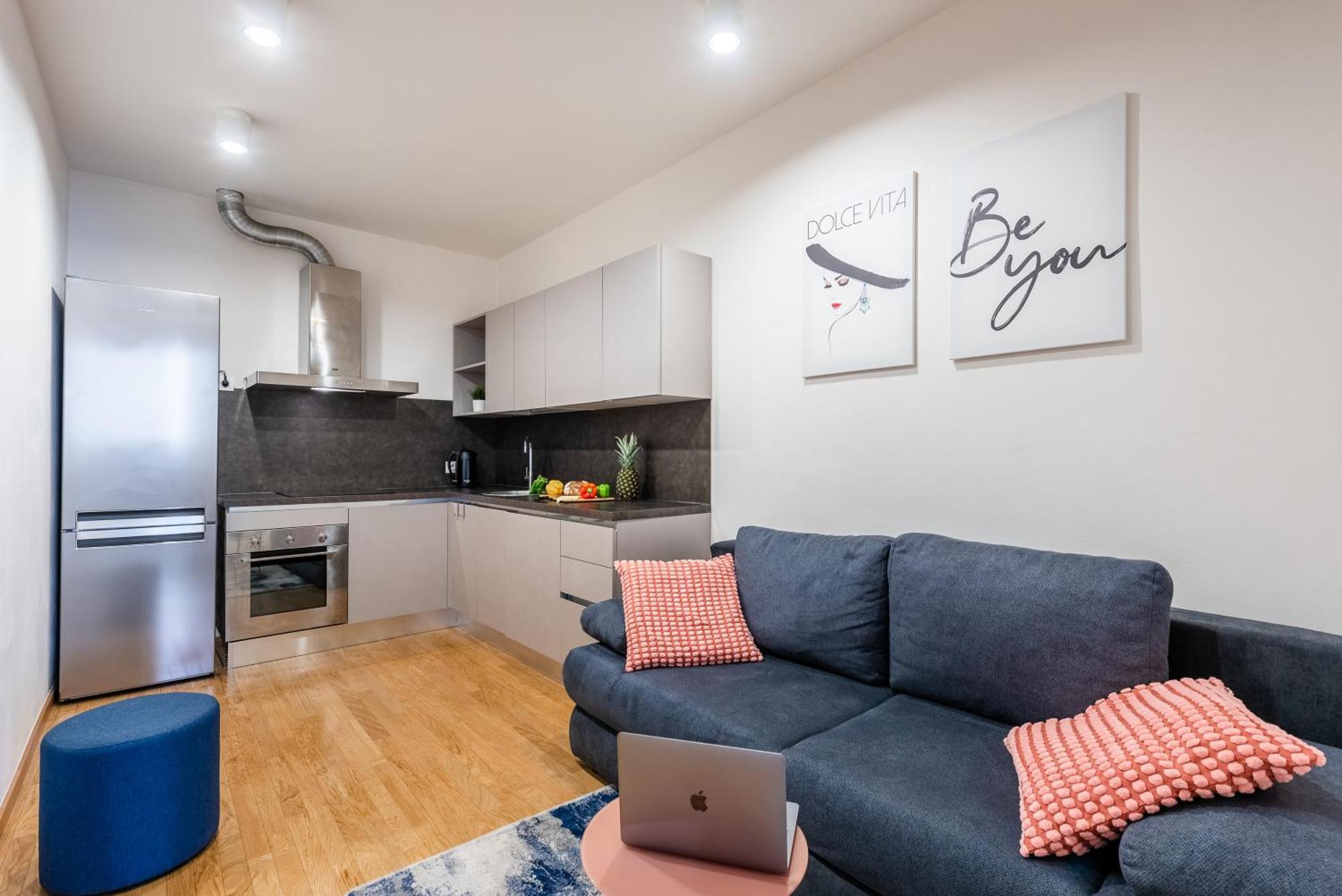 Appartamento Spacious 3-bedrooms Near Karlin Square Praga